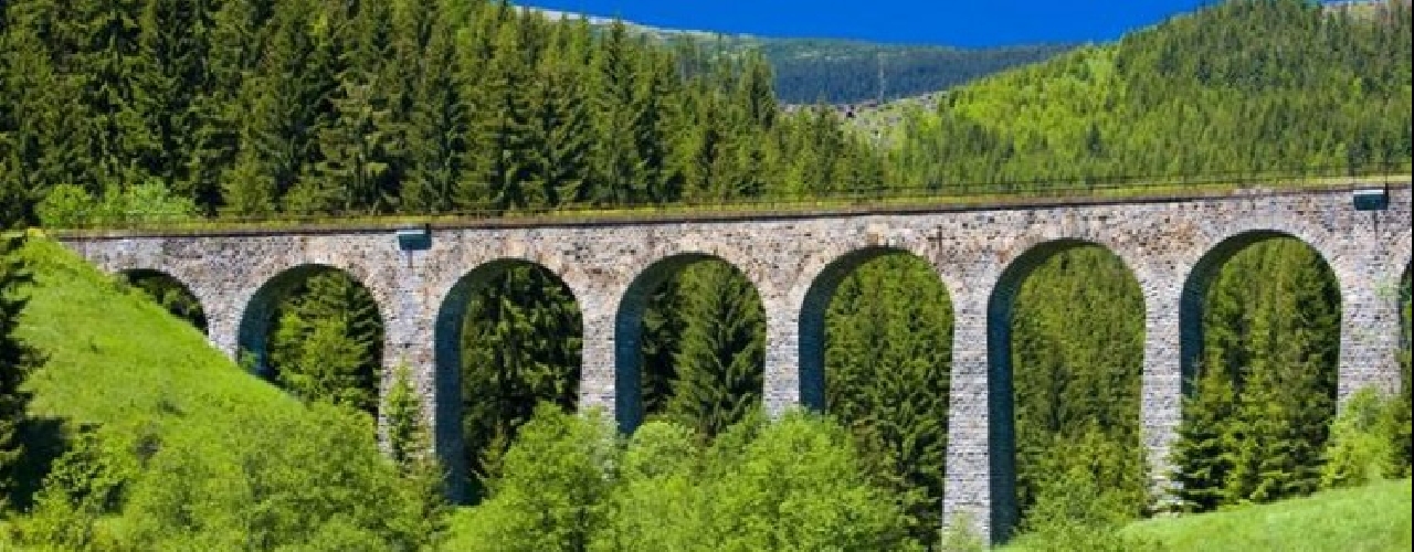 Viadukty a tunely ako z rozprávky: najkrajšia trať na Slovensku